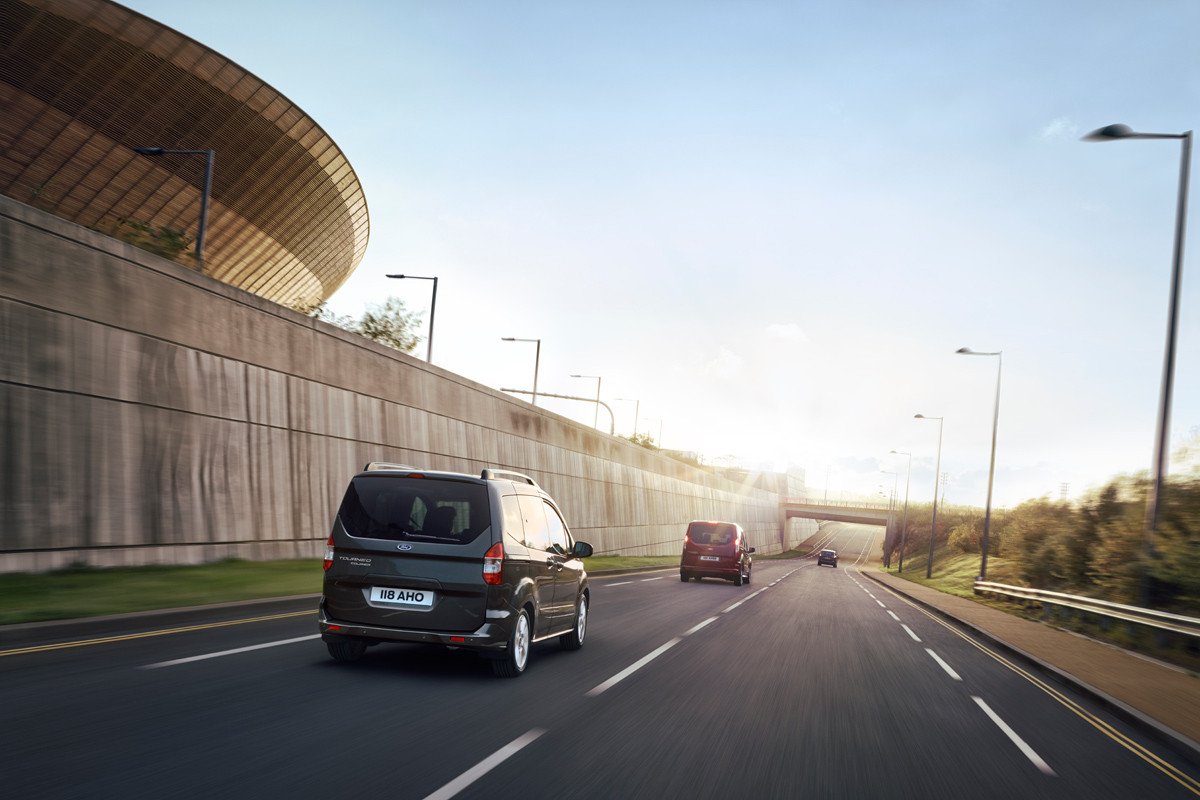 Ford actualiza sus Tourneo Connect y Courier
