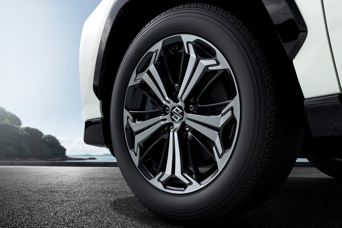 Prueba Suzuki Across: el buque insignia de la marca, tracción total e híbrido enchufable