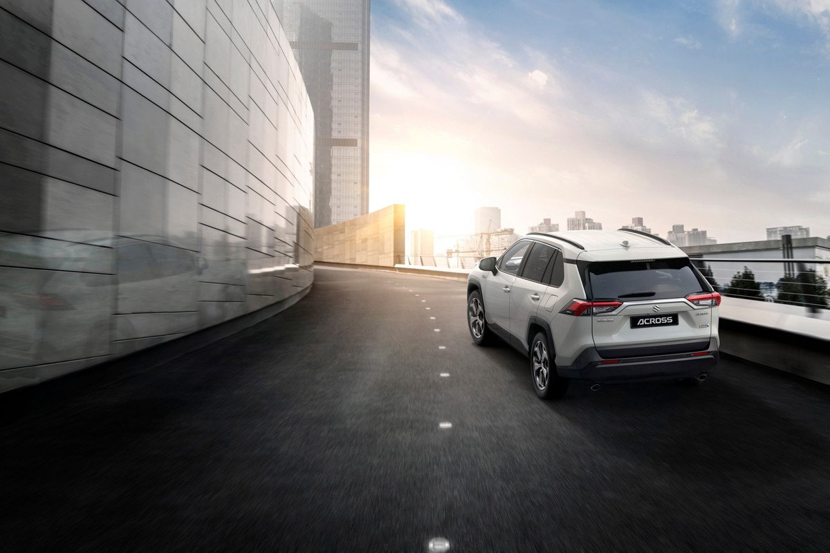 Prueba Suzuki Across: el buque insignia de la marca, tracción total e híbrido enchufable