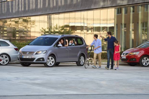 Los mejores coches para llevar tres sillas infantiles
