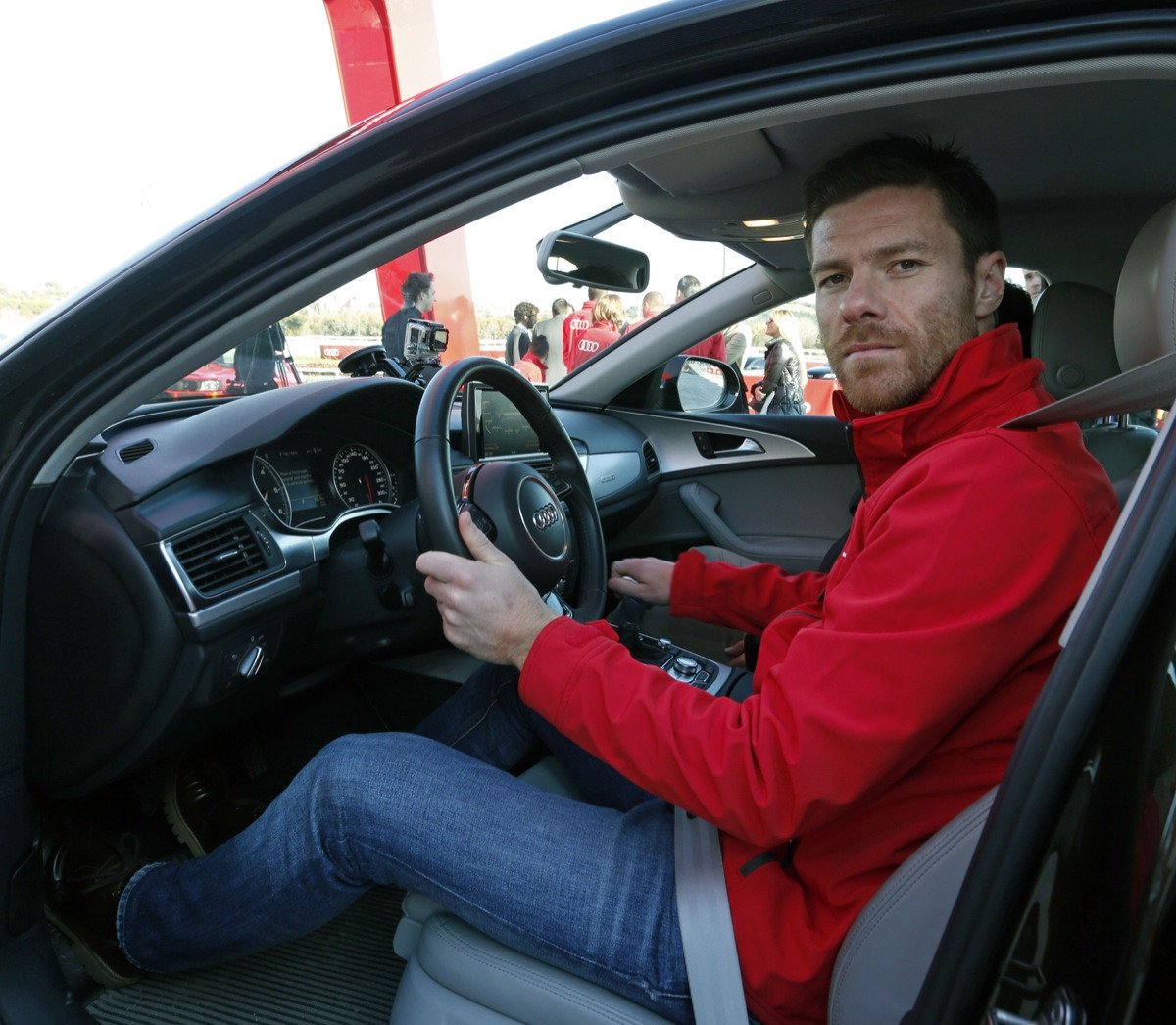 Audi entrega los nuevos coches al Real Madrid para la temporada 2013/14