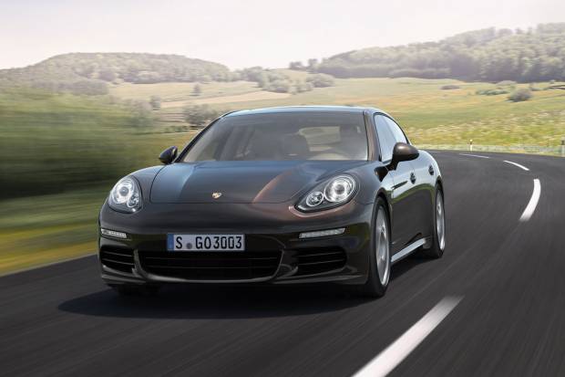 Video: Un Porsche Panamera de hielo modelado a golpe de soplete