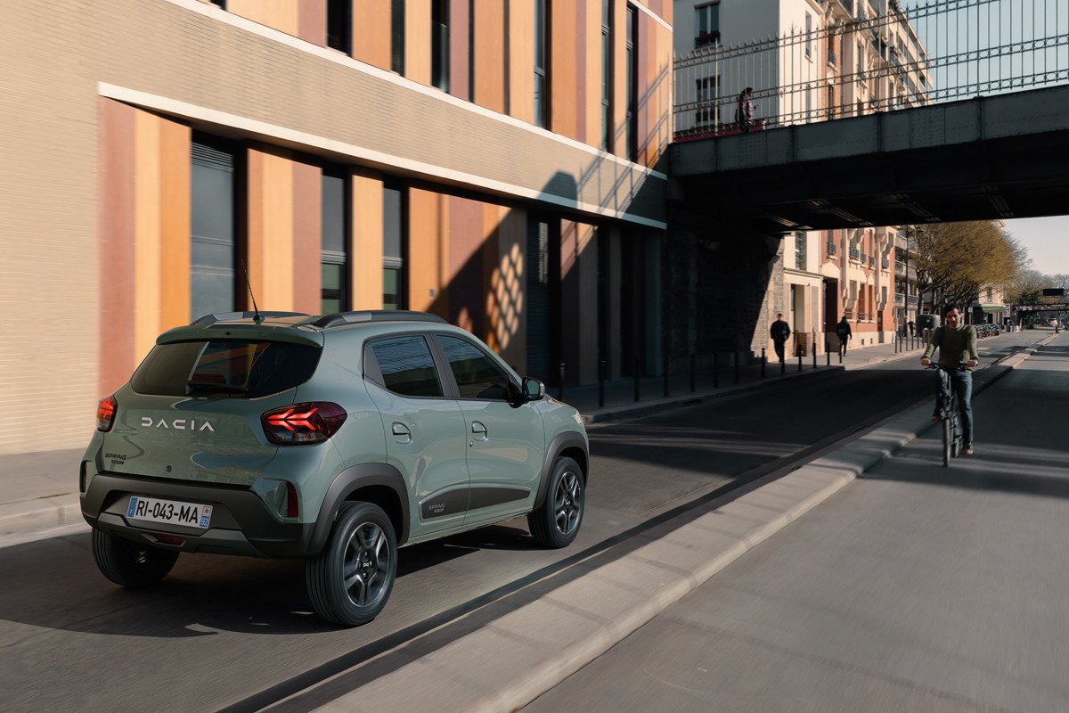 Dacia estrena nueva identidad visual y la aplica a toda su gama a la vez