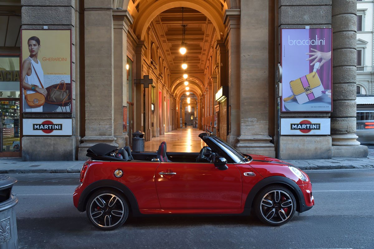 Nuevo MINI John Cooper Works Cabrio: el MINI descapotable más deportivo