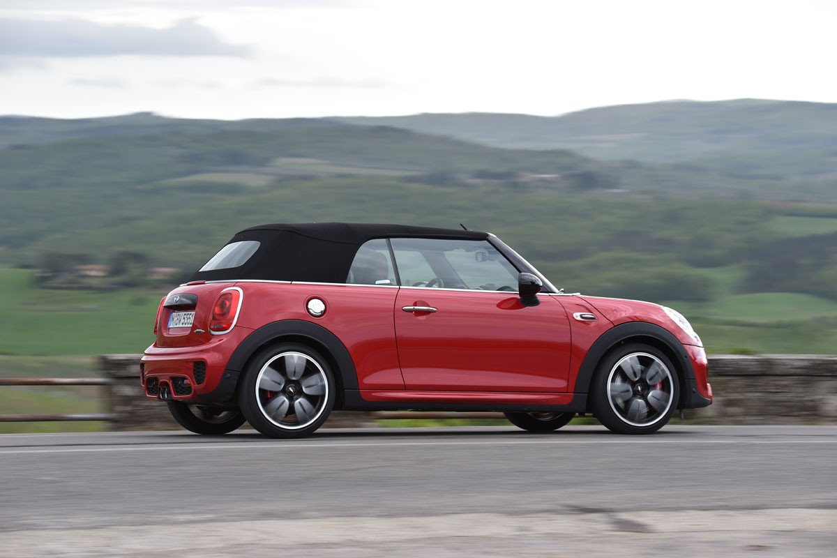 Nuevo MINI John Cooper Works Cabrio: el MINI descapotable más deportivo