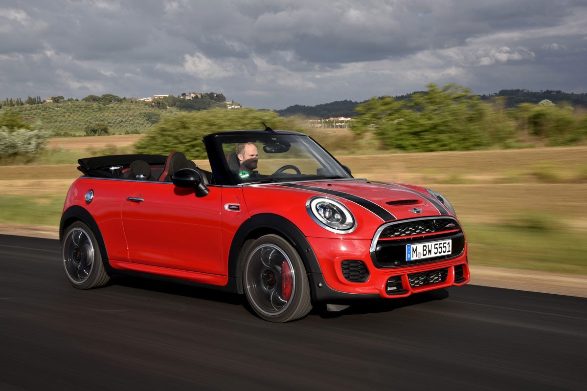 Nuevo MINI John Cooper Works Cabrio: el MINI descapotable más deportivo