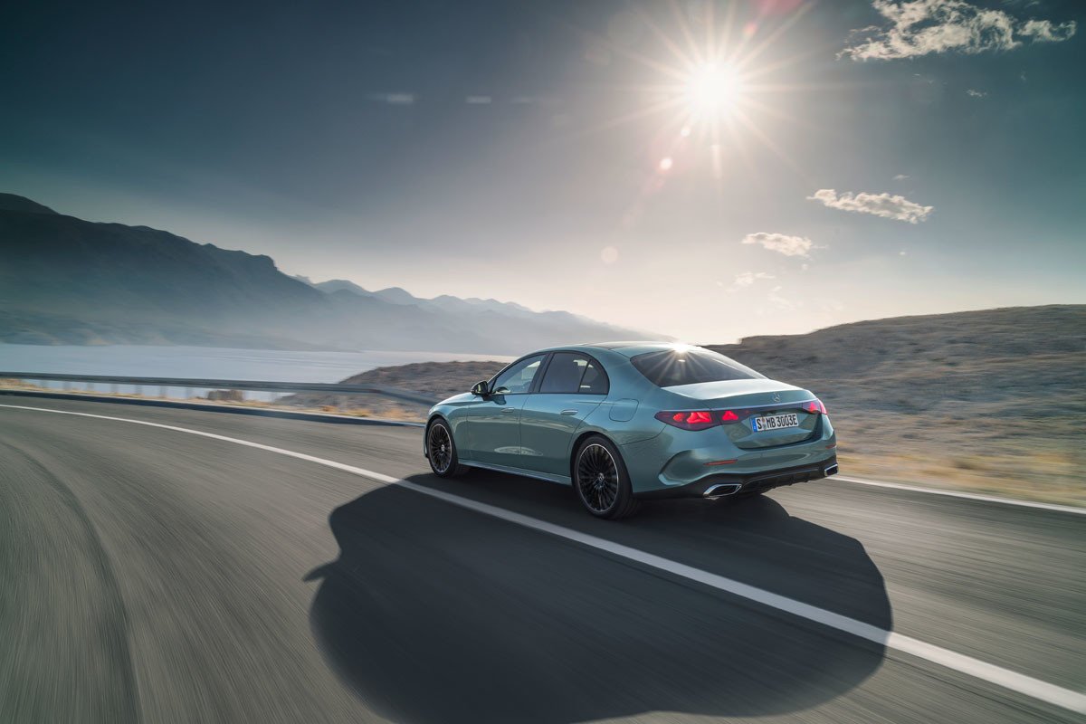 Todo sobre el nuevo Mercedes Clase E: nuevo diseño, más pantallas, motores híbridos