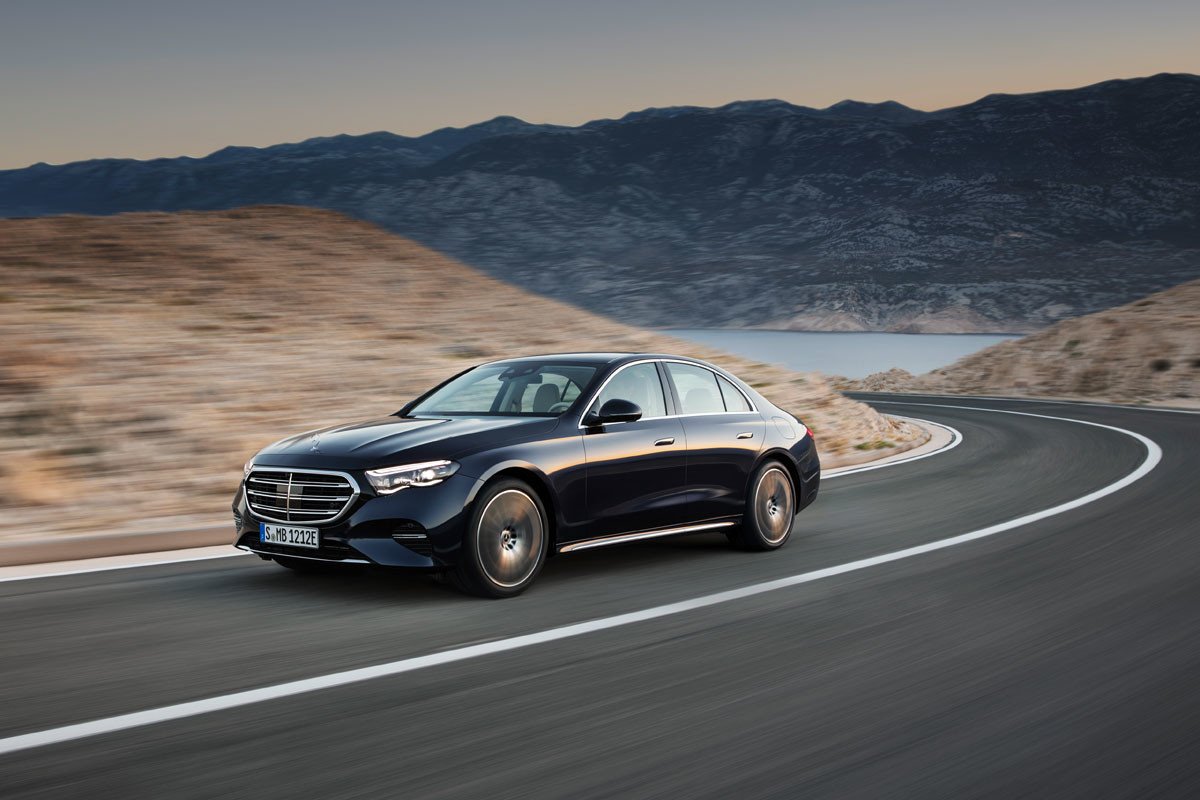Todo sobre el nuevo Mercedes Clase E: nuevo diseño, más pantallas, motores híbridos