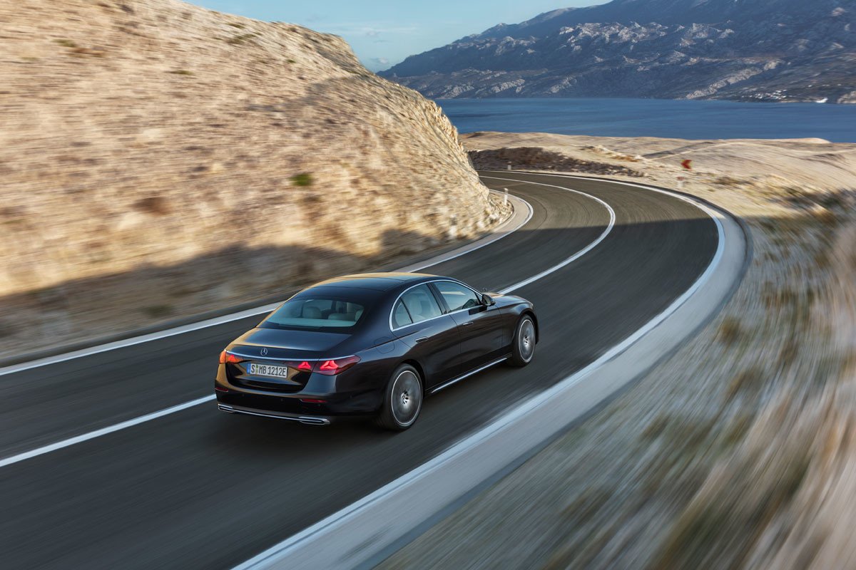 Todo sobre el nuevo Mercedes Clase E: nuevo diseño, más pantallas, motores híbridos