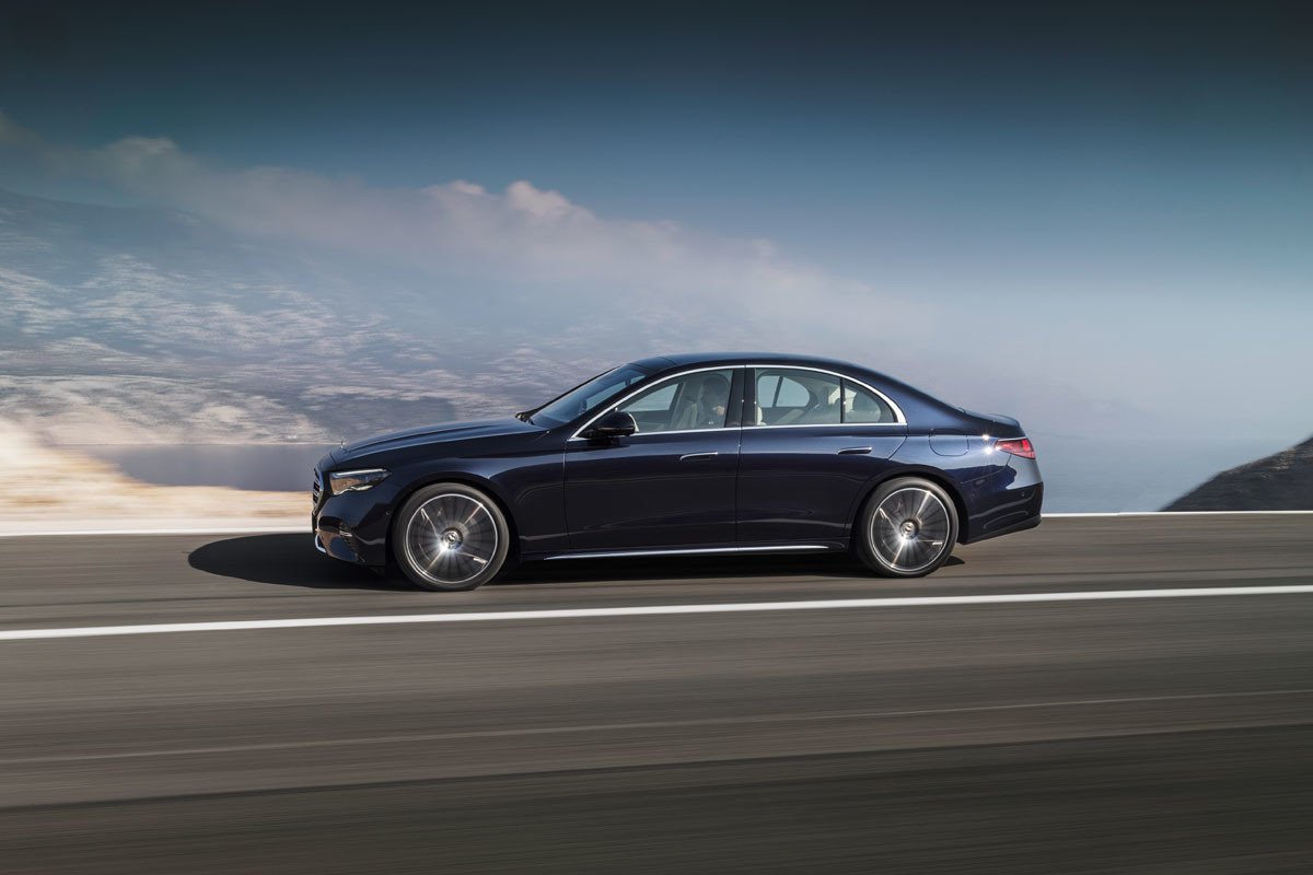 Todo sobre el nuevo Mercedes Clase E: nuevo diseño, más pantallas, motores híbridos
