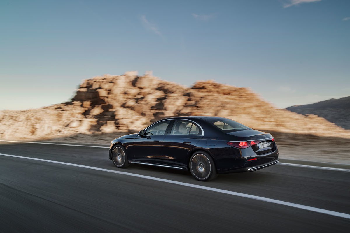 Todo sobre el nuevo Mercedes Clase E: nuevo diseño, más pantallas, motores híbridos