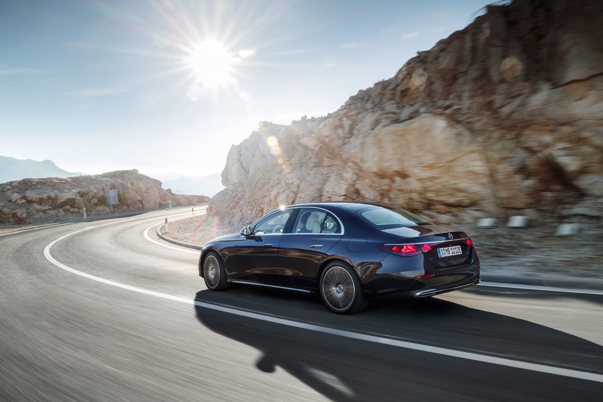 Todo sobre el nuevo Mercedes Clase E: nuevo diseño, más pantallas, motores híbridos