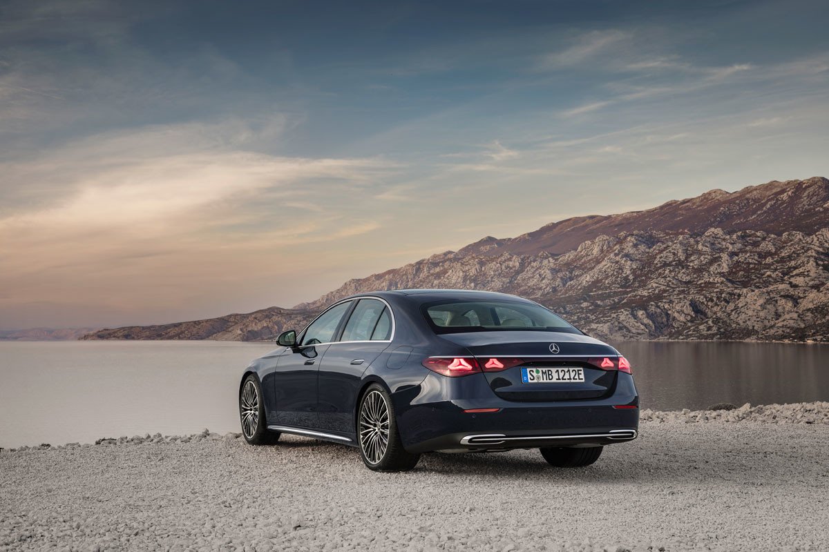Todo sobre el nuevo Mercedes Clase E: nuevo diseño, más pantallas, motores híbridos