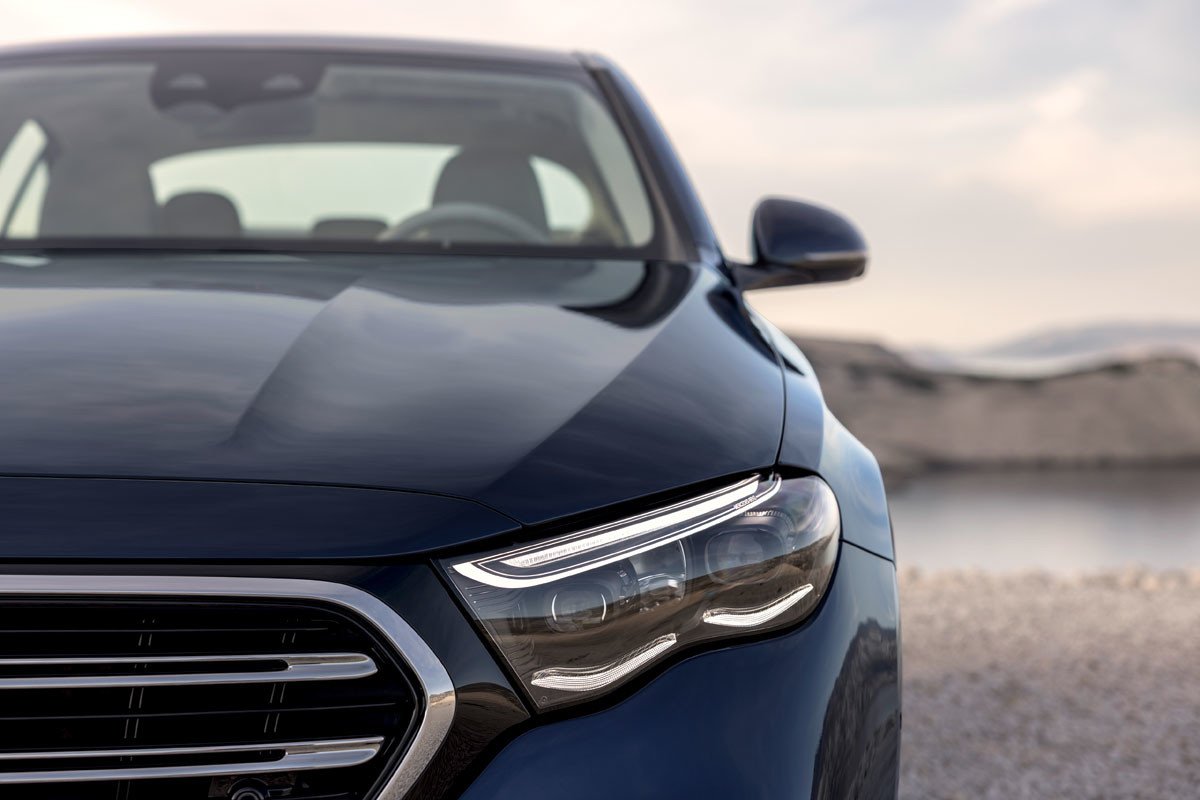 Todo sobre el nuevo Mercedes Clase E: nuevo diseño, más pantallas, motores híbridos