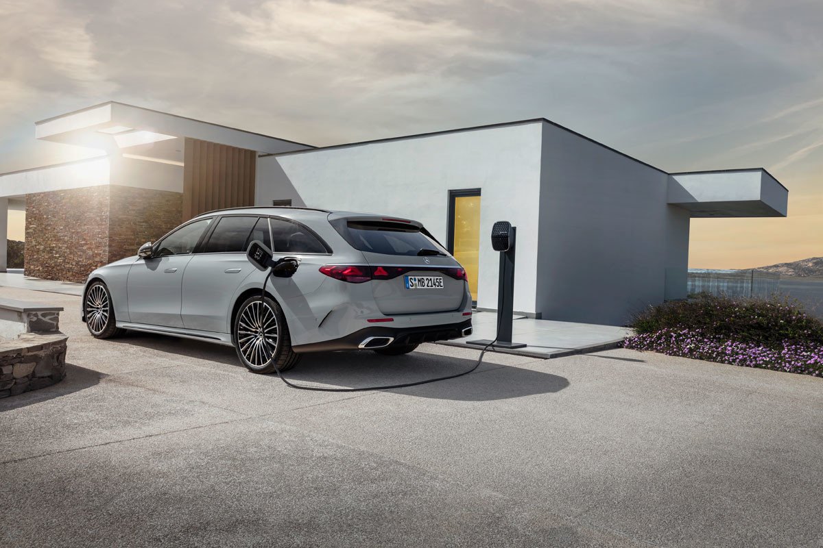 Todo sobre el nuevo Mercedes Clase E: nuevo diseño, más pantallas, motores híbridos