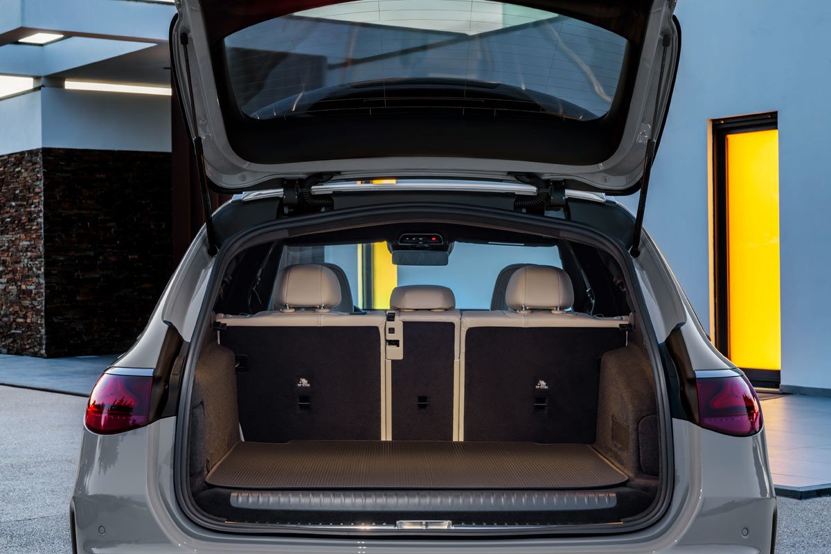 Todo sobre el nuevo Mercedes Clase E: nuevo diseño, más pantallas, motores híbridos
