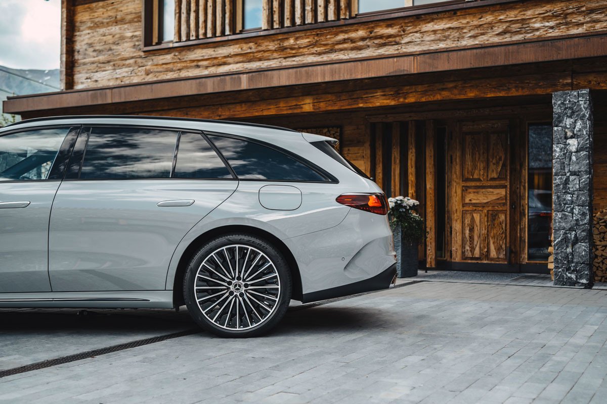 Todo sobre el nuevo Mercedes Clase E: nuevo diseño, más pantallas, motores híbridos