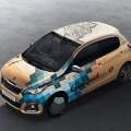 El tatuador Xoil crea una versión especial del Peugeot 108