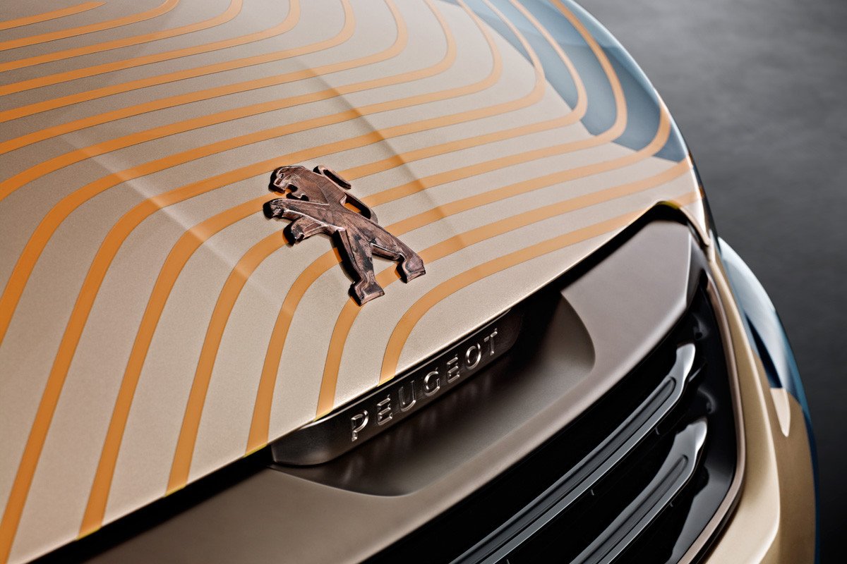 El tatuador Xoil crea una versión especial del Peugeot 108