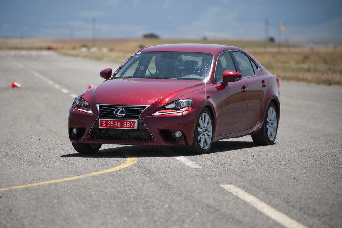 Lexus IS 300h, el nuevo híbrido sustituye al diésel