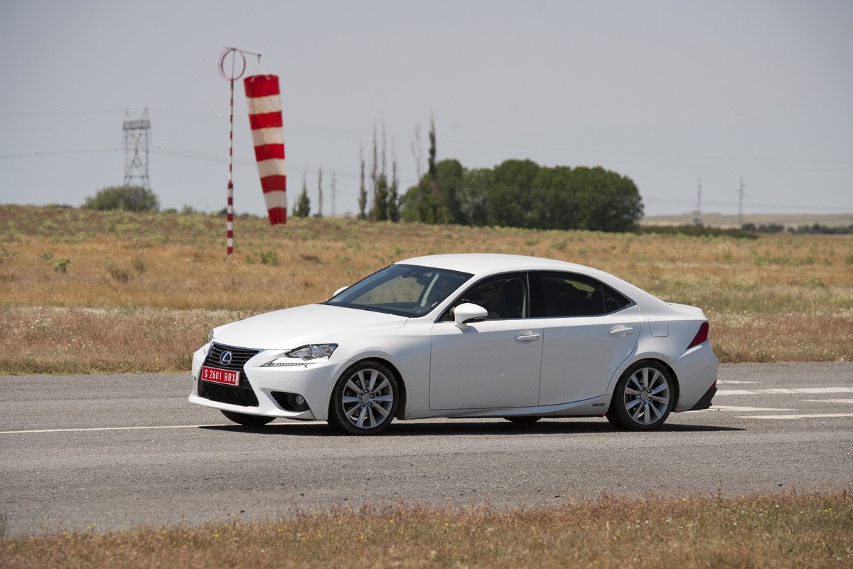 Lexus IS 300h, el nuevo híbrido sustituye al diésel