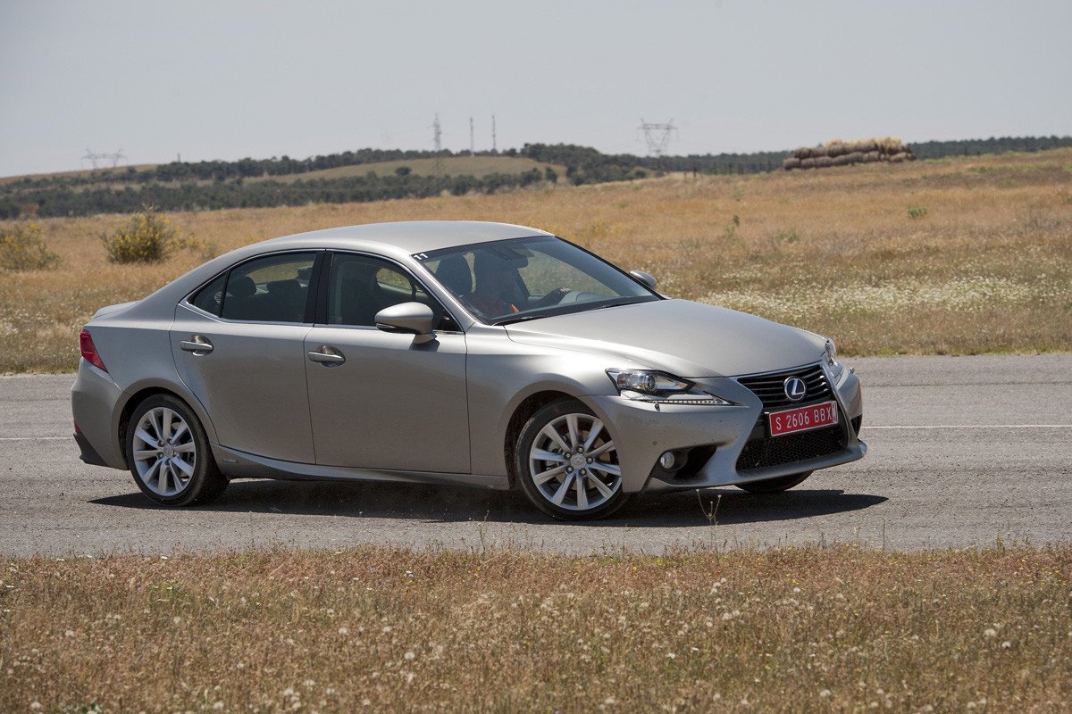 Lexus IS 300h, el nuevo híbrido sustituye al diésel