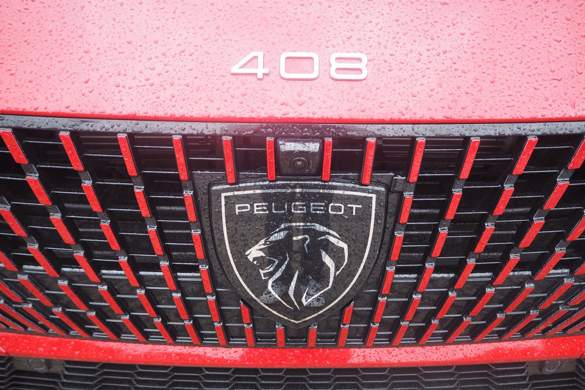 Prueba y opinión del Peugeot 408: interior, precio y análisis del acabado GT