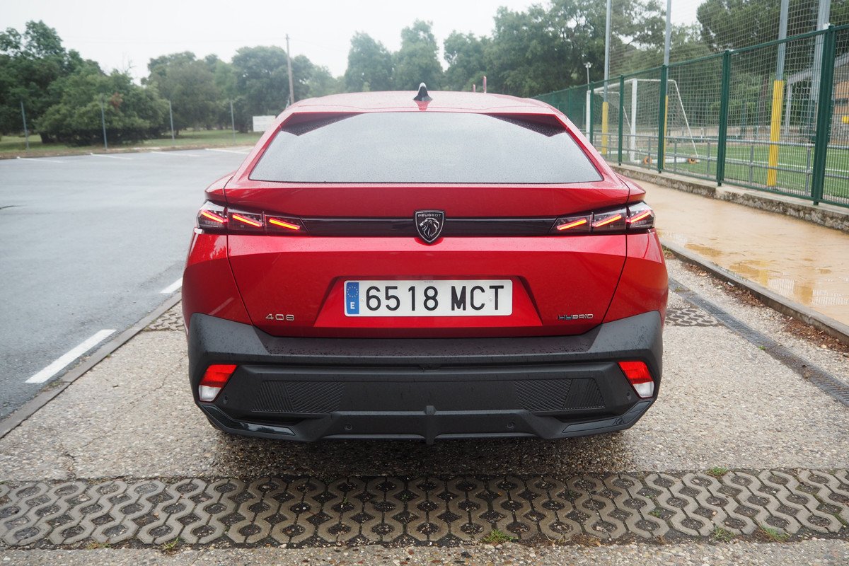 Prueba y opinión del Peugeot 408: interior, precio y análisis del acabado GT