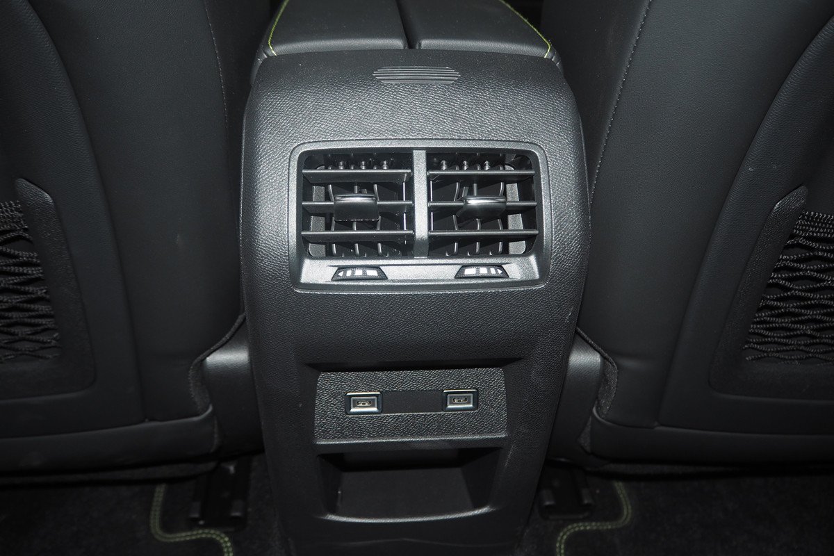 Prueba y opinión del Peugeot 408: interior, precio y análisis del acabado GT