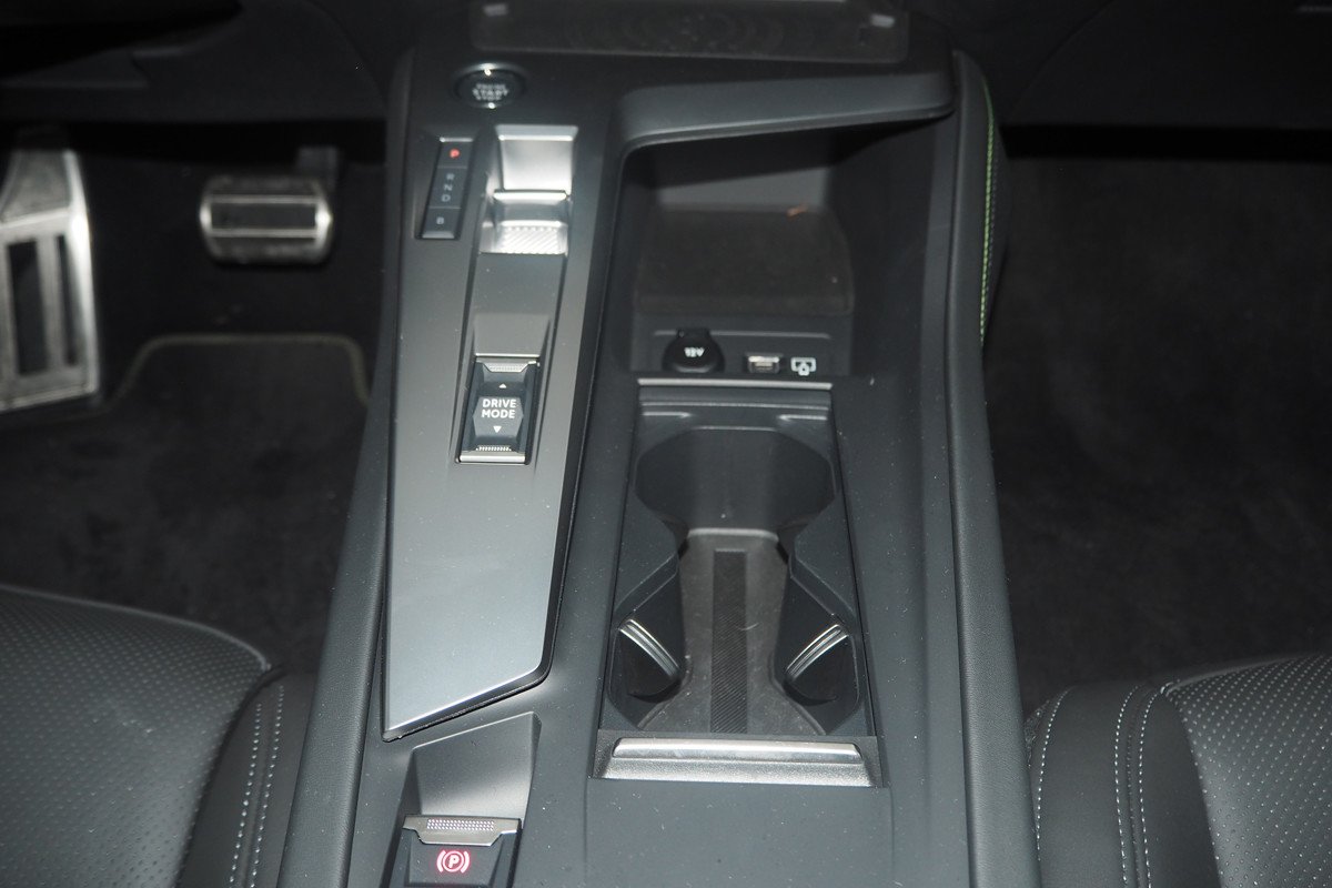 Prueba y opinión del Peugeot 408: interior, precio y análisis del acabado GT