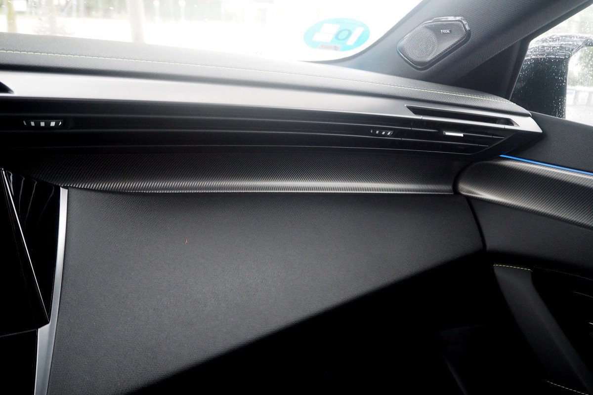 Prueba y opinión del Peugeot 408: interior, precio y análisis del acabado GT