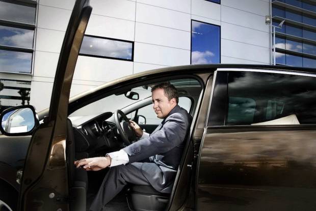 Comprar un coche de segunda mano cuesta de media 18.900 euros y uno nuevo, 23,343 €