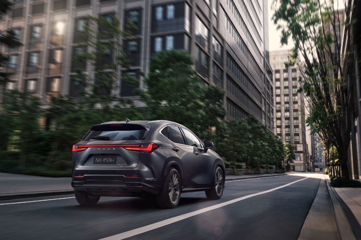 Nuevo Lexus NX 2021: híbrido enchufable, revolución interior y diseño evolutivo
