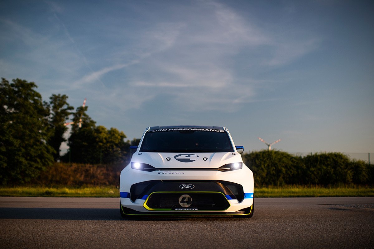 Ford Pro SuperVan Electric, 2.000 CV de potencia