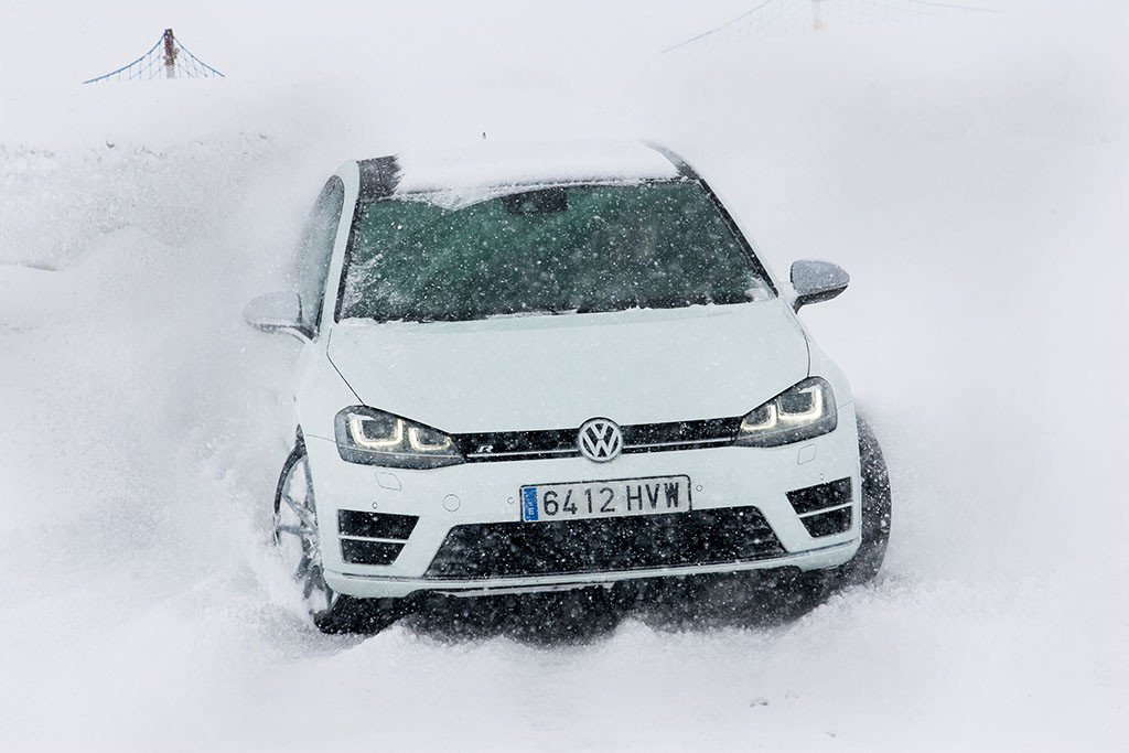 Nuevo Volkswagen Golf R: Prueba sobre hielo