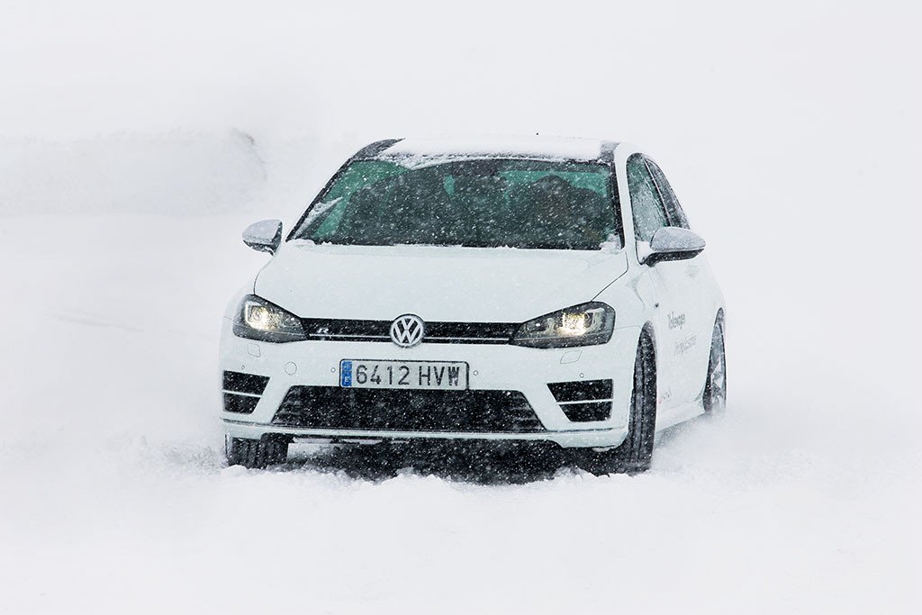 Nuevo Volkswagen Golf R: Prueba sobre hielo