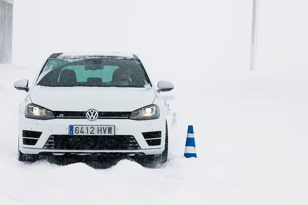 Nuevo Volkswagen Golf R: Prueba sobre hielo