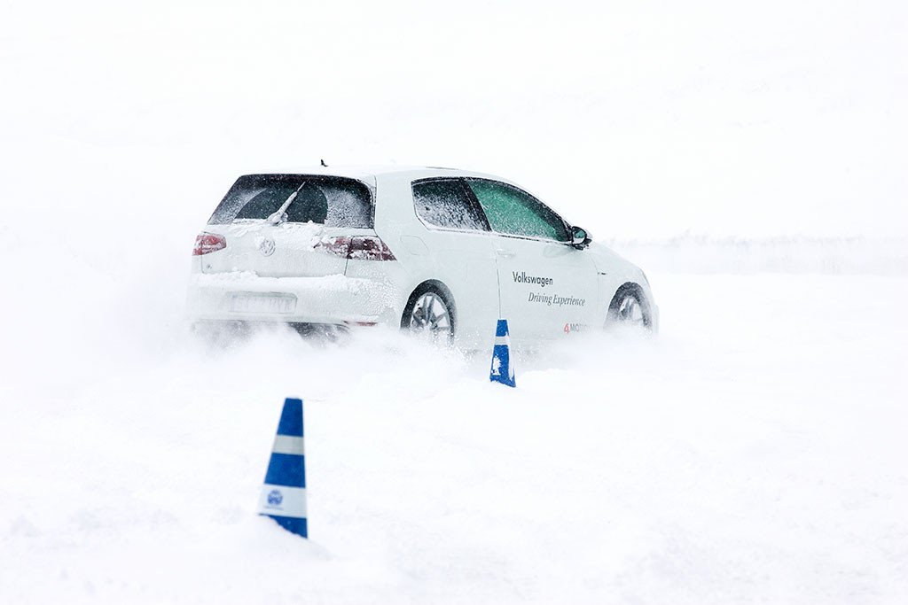 Nuevo Volkswagen Golf R: Prueba sobre hielo