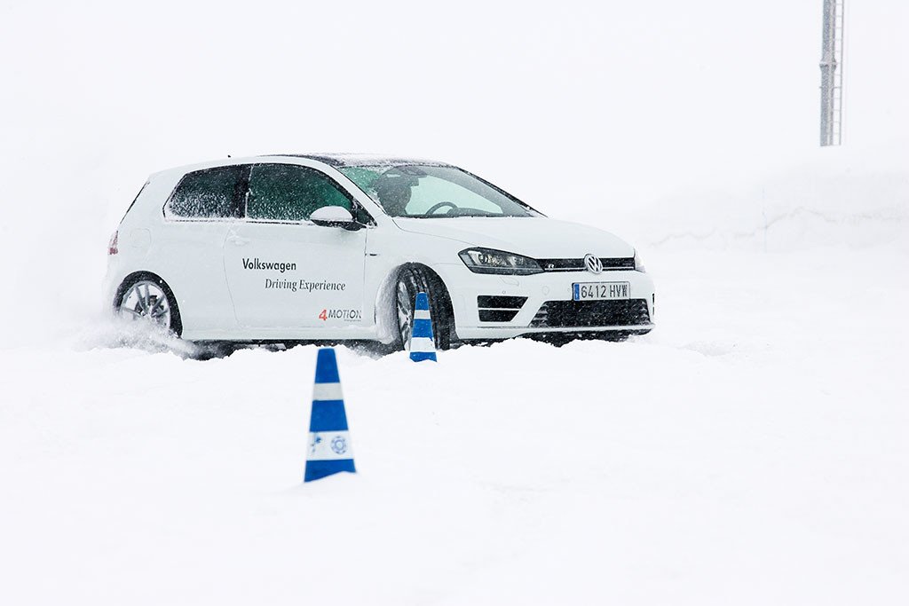 Nuevo Volkswagen Golf R: Prueba sobre hielo