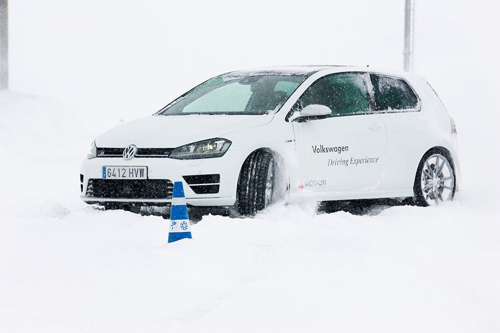 Nuevo Volkswagen Golf R: Prueba sobre hielo