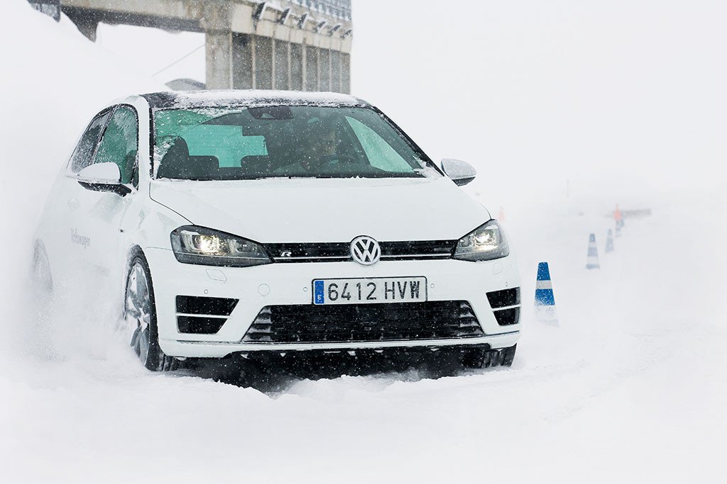 Nuevo Volkswagen Golf R: Prueba sobre hielo
