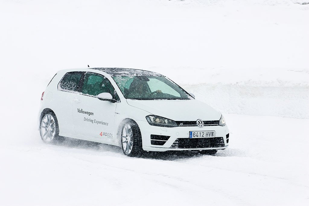Nuevo Volkswagen Golf R: Prueba sobre hielo