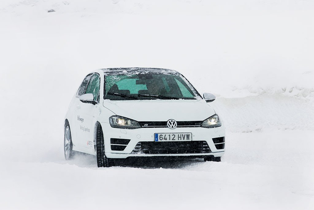 Nuevo Volkswagen Golf R: Prueba sobre hielo