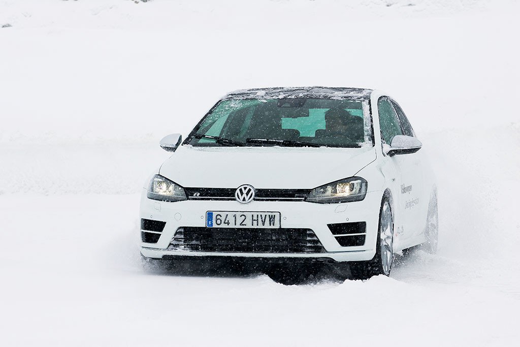 Nuevo Volkswagen Golf R: Prueba sobre hielo