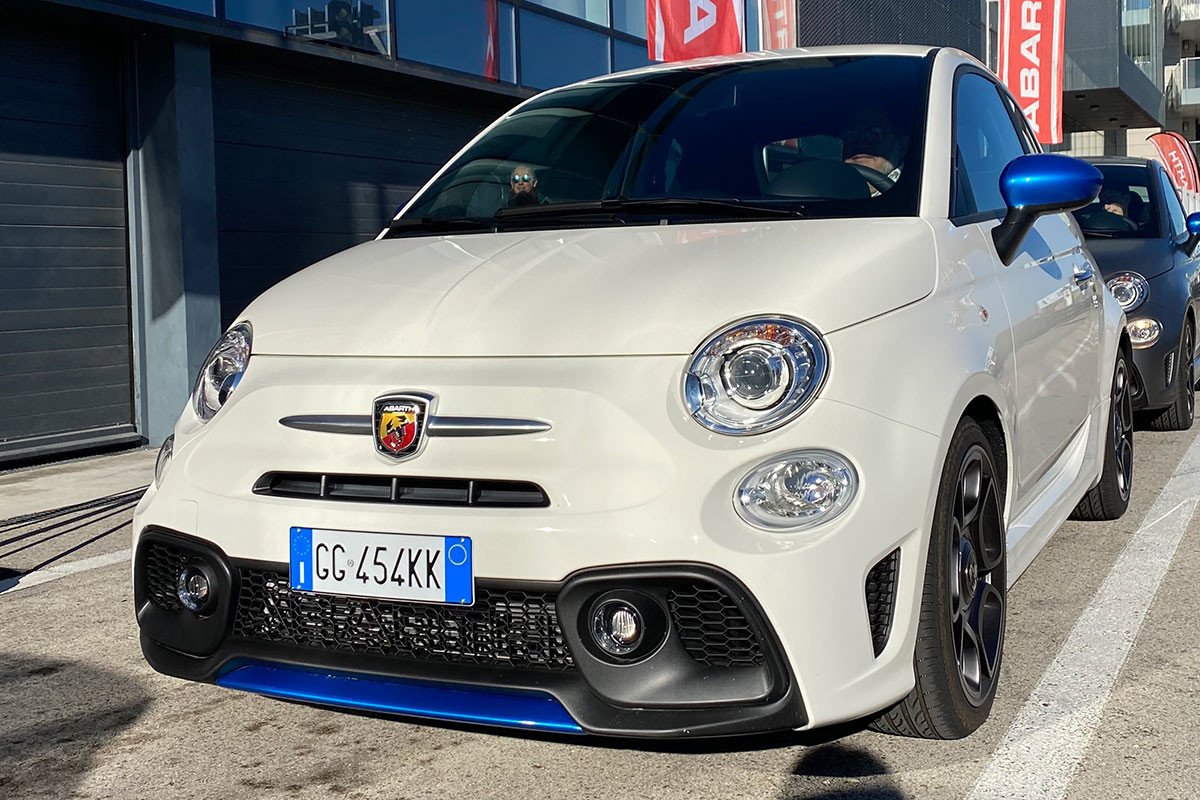 Abarth F595 - Auto10