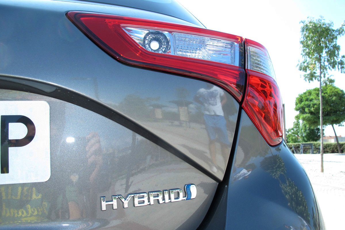 Prueba Toyota Yaris ¿híbrido o mejor gasolina?