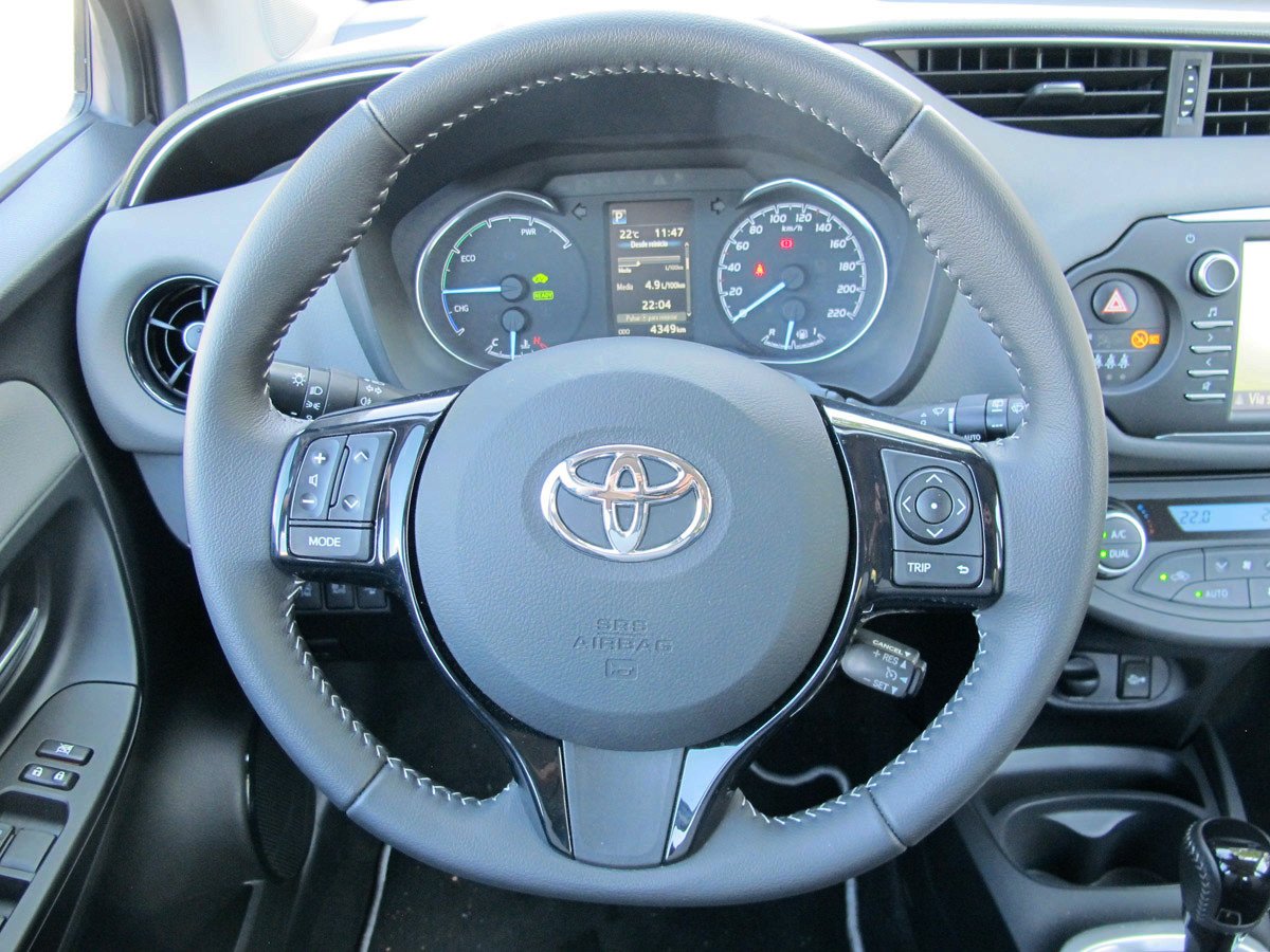 Prueba Toyota Yaris ¿híbrido o mejor gasolina?