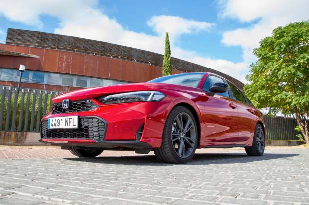 Probamos a fondo el nuevo Honda Civic: Híbrido, nueva imagen y mejoras en el interior