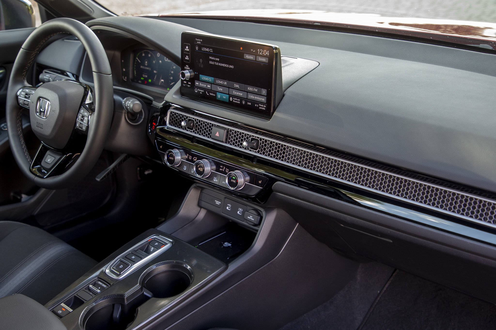 Probamos a fondo el nuevo Honda Civic: Híbrido, nueva imagen y mejoras en el interior