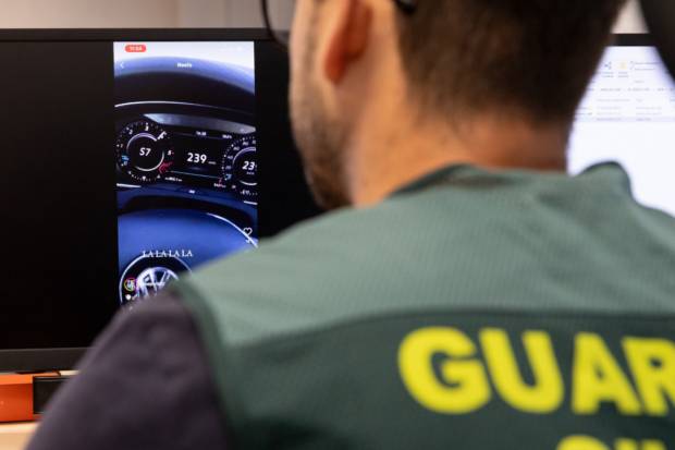 Cuidado lo que subes a las Redes Sociales: la DGT puede cazarte cometiendo una infracción